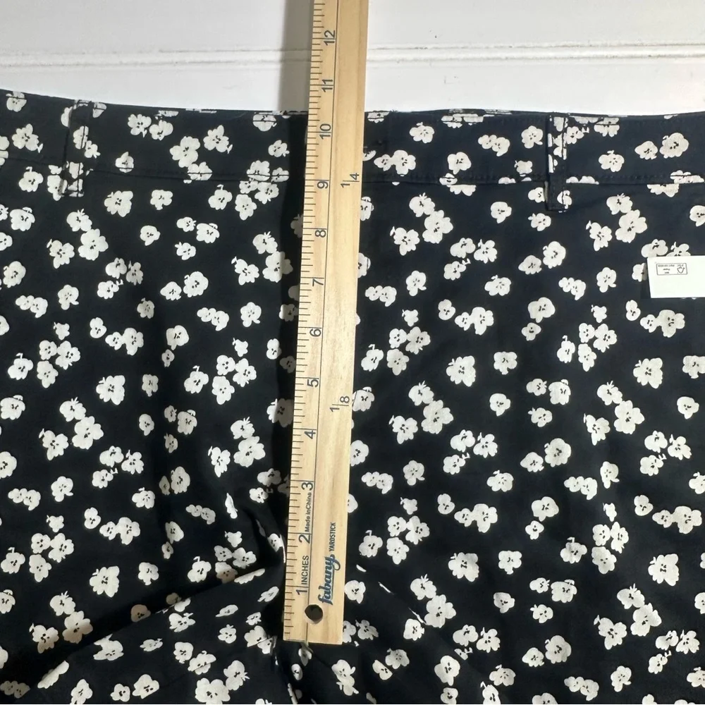 Amazon Essentials NWT black floral shorts women’s 16